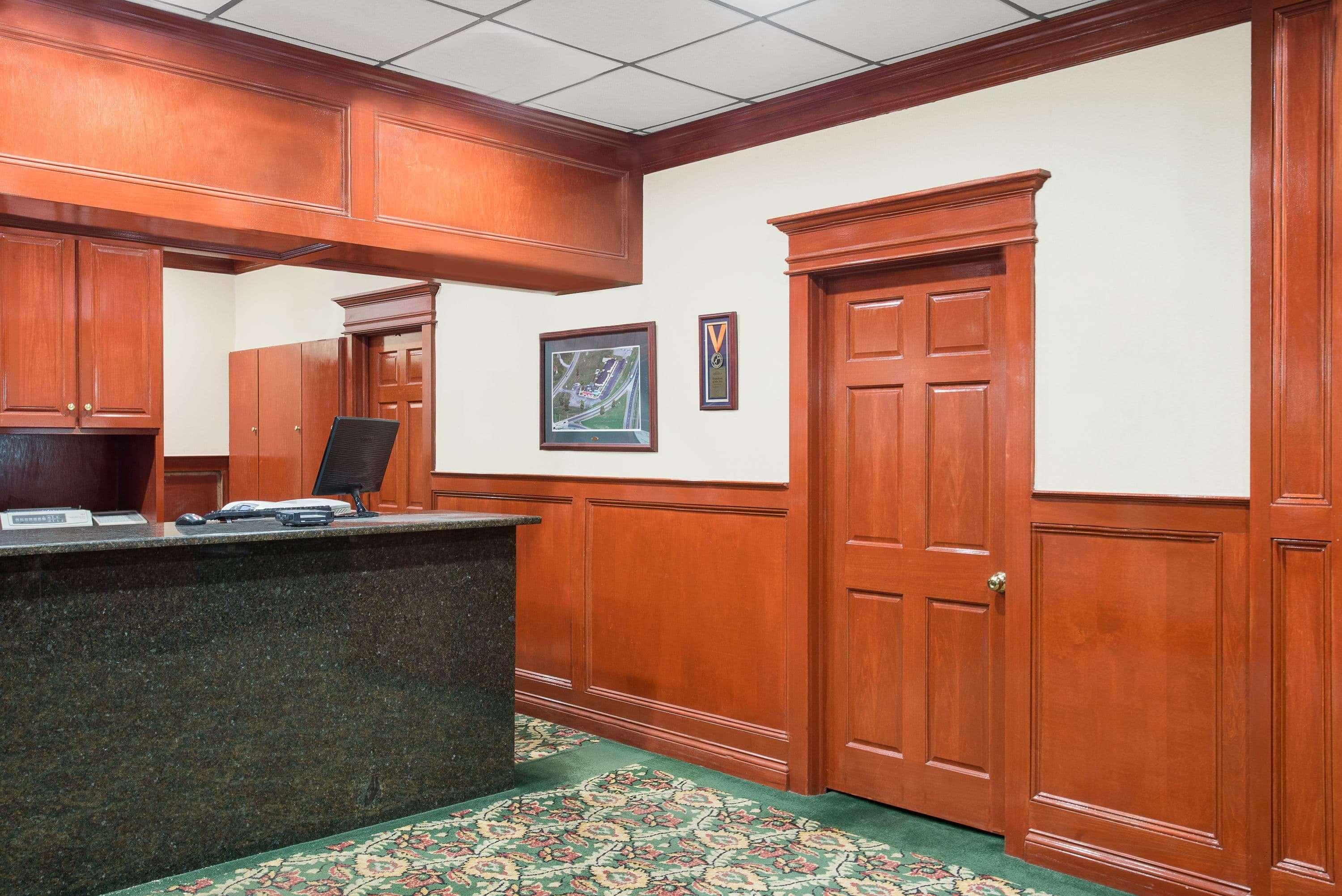 Howard Johnson By Wyndham